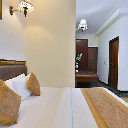 Hotel Express New Delhi Eksteriør billede