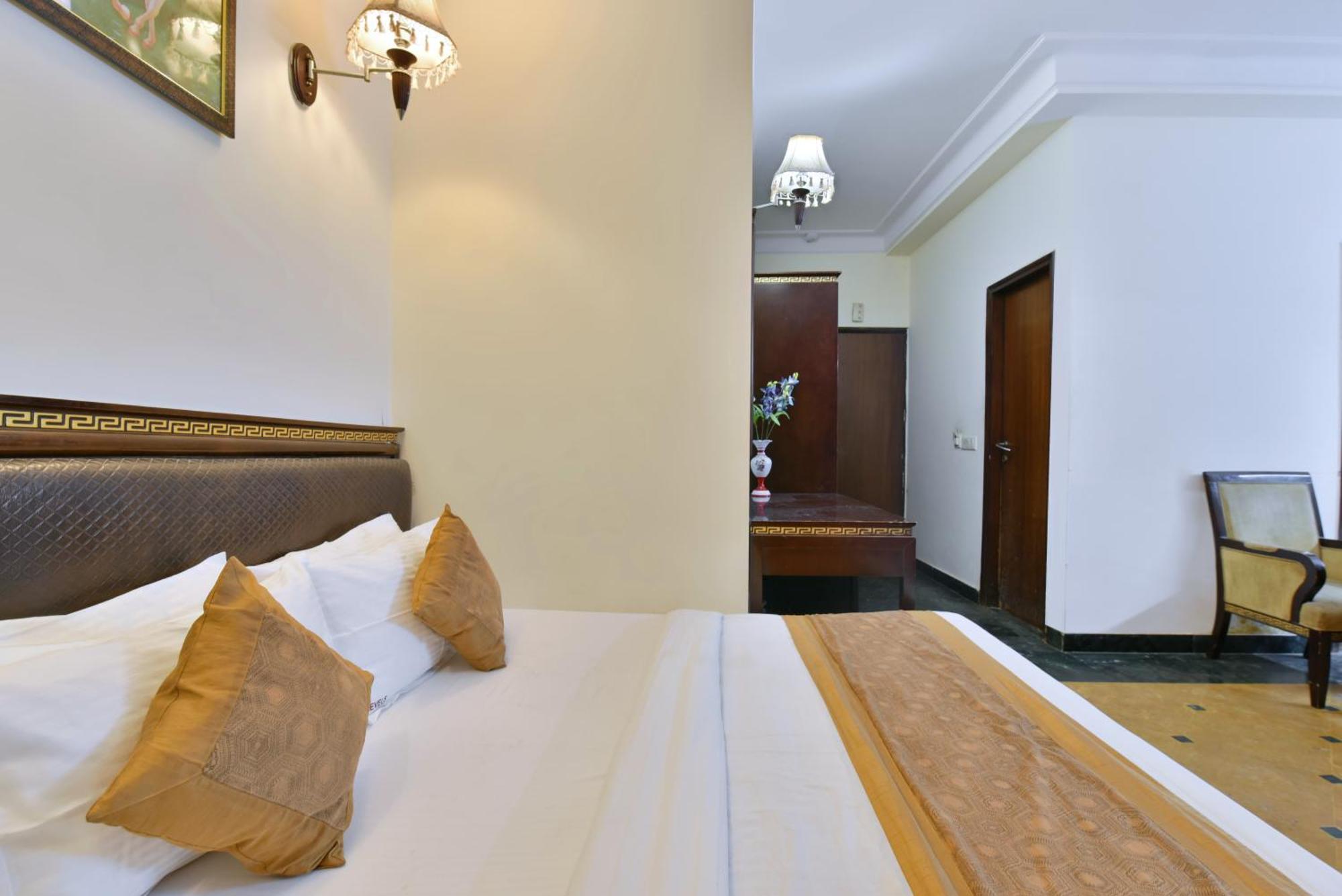 Hotel Express New Delhi Eksteriør billede